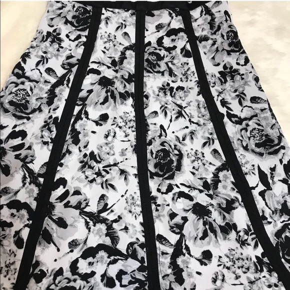 Woman’s dress - Picture 6 of 8